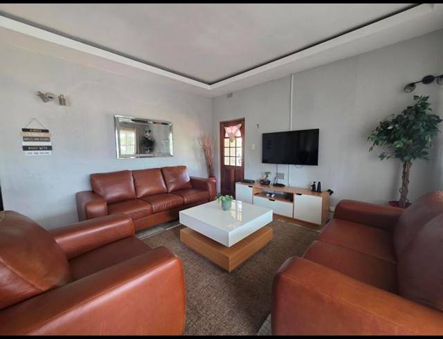 3 BEDROOM HOUSE FOR SALE IN FREEWAY PARK